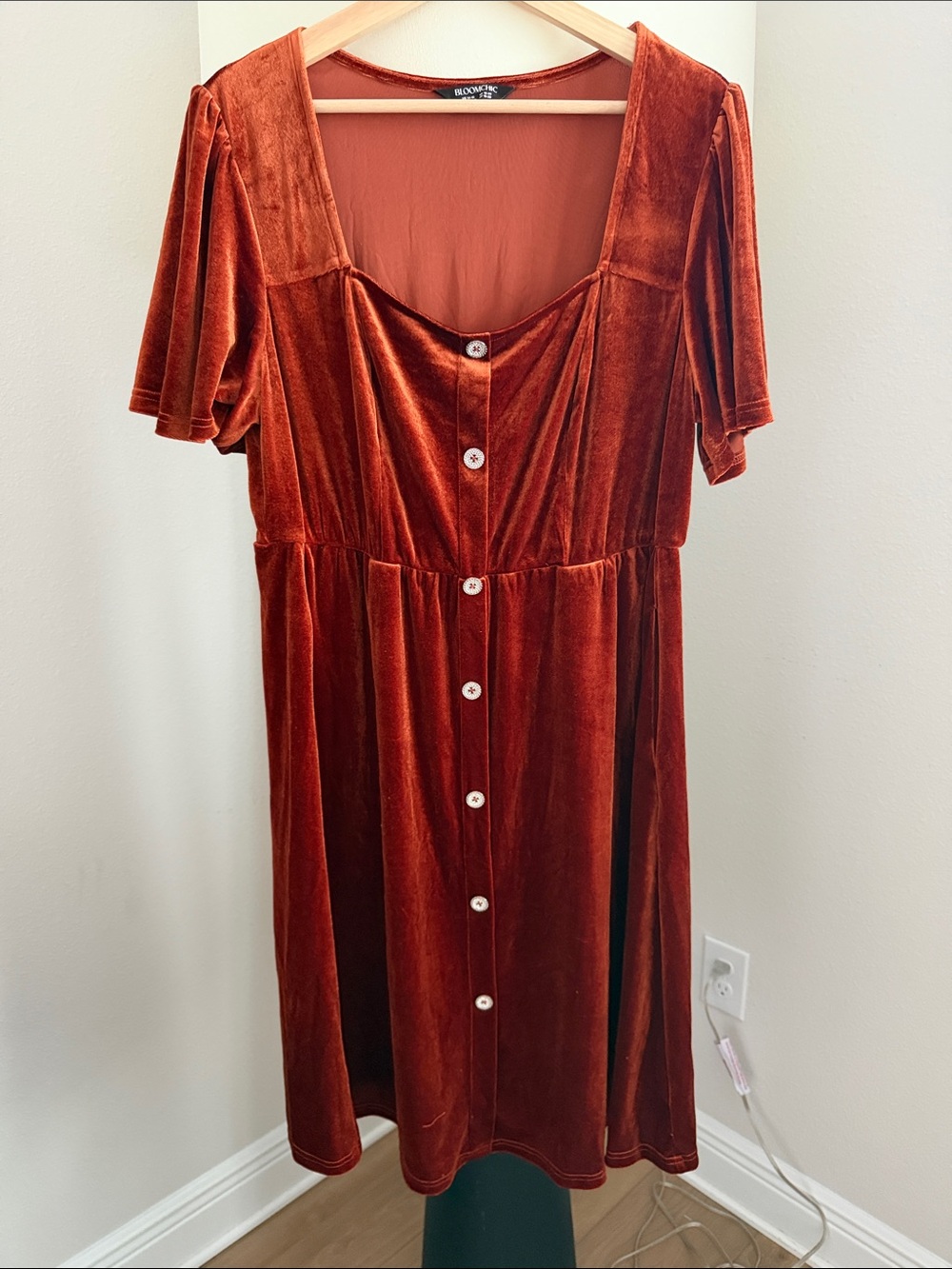 BloomChic Rust Velvet Button-Front Midi Dress